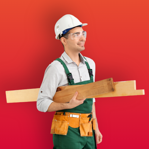 Charpentier tenant des planches de bois