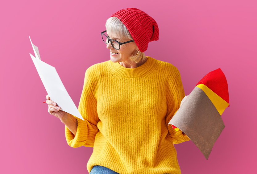 Femme avec un chapeau coloré.
